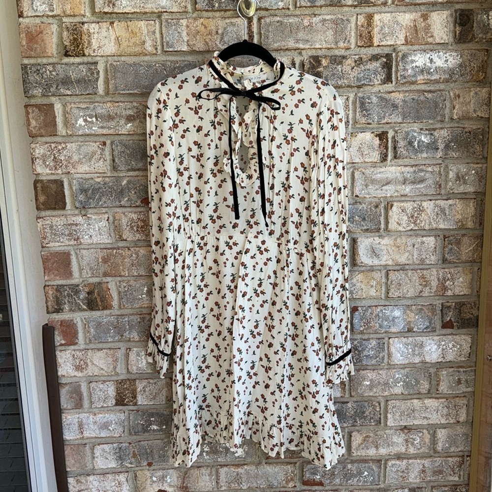 NWT Creamy white dress with pink flowers by Taylor & Sage